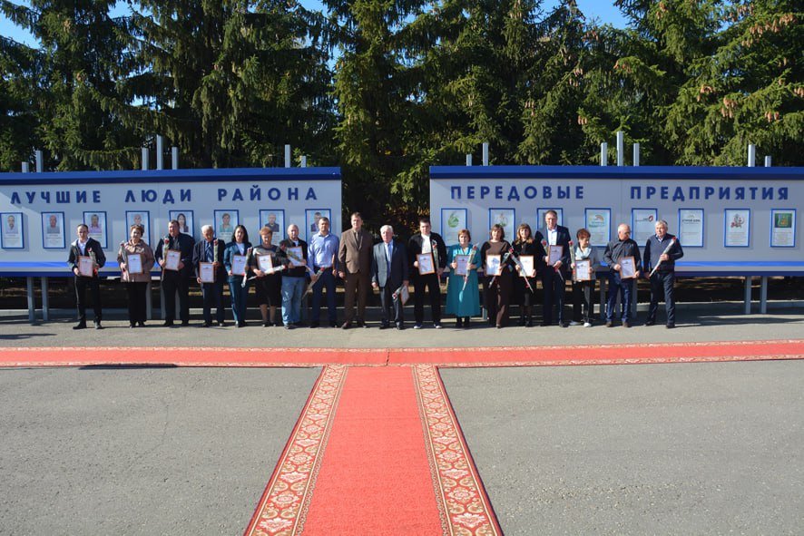 По труду и честь: в Базарном Карабулаке сменили экспозицию Доски почёта